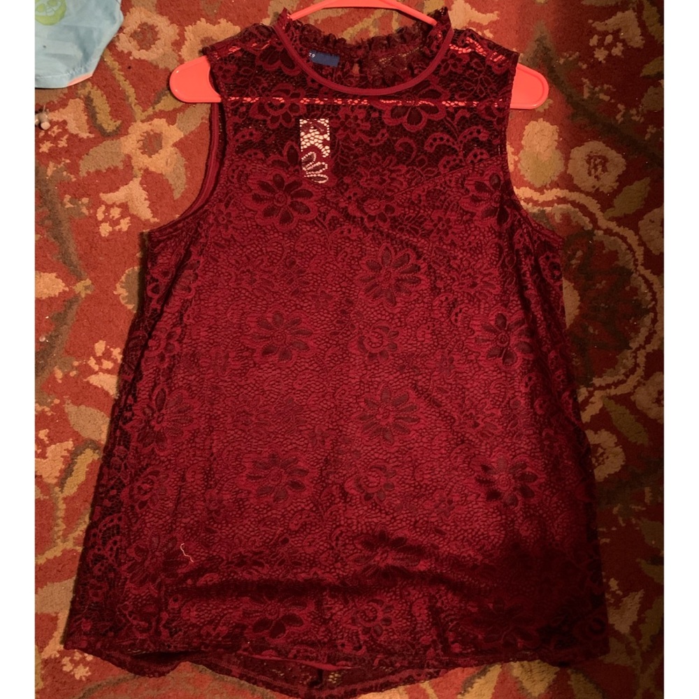 Women’s Sleeveless Blouse